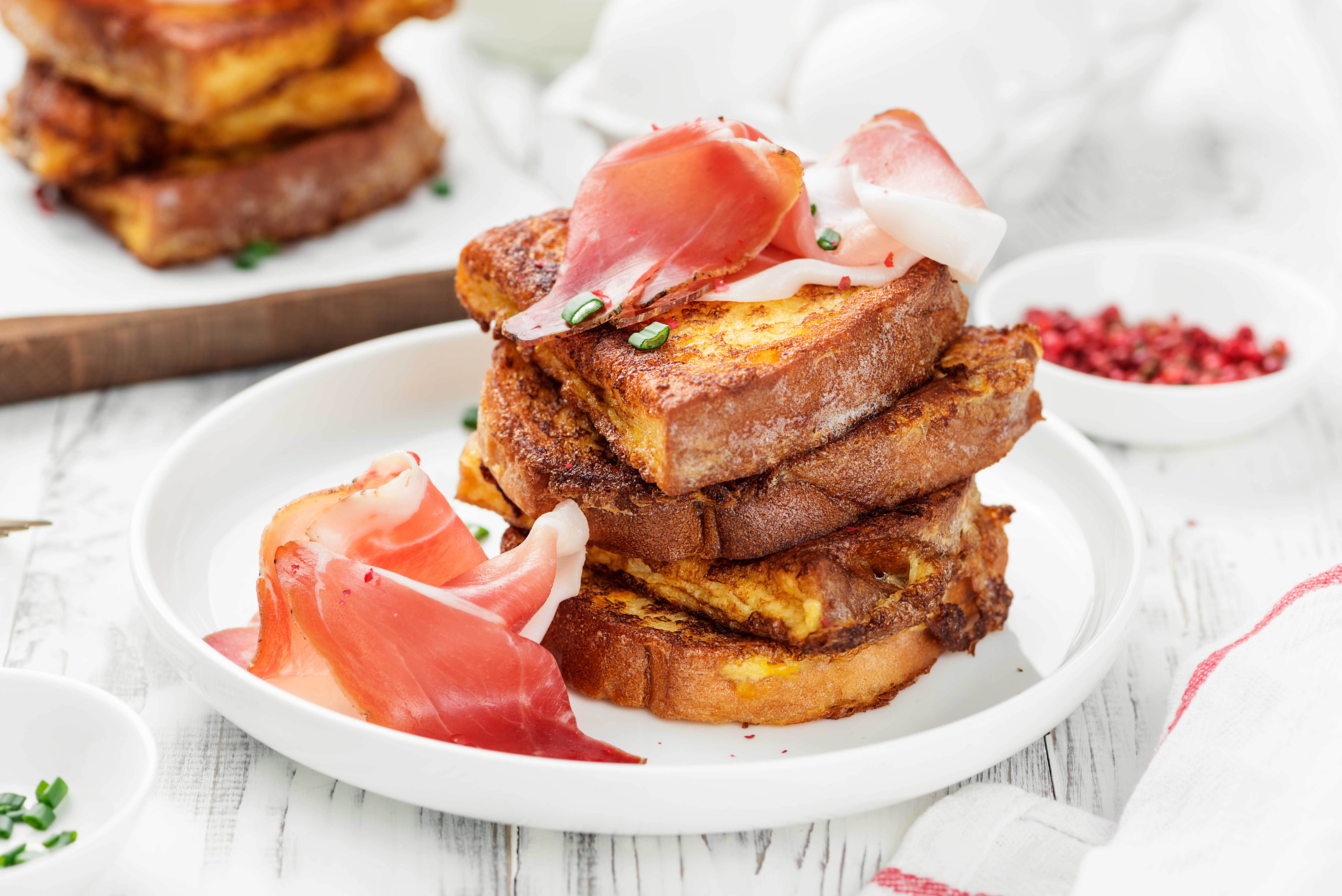 Torrijas de Semana Santa con toppging de jamón