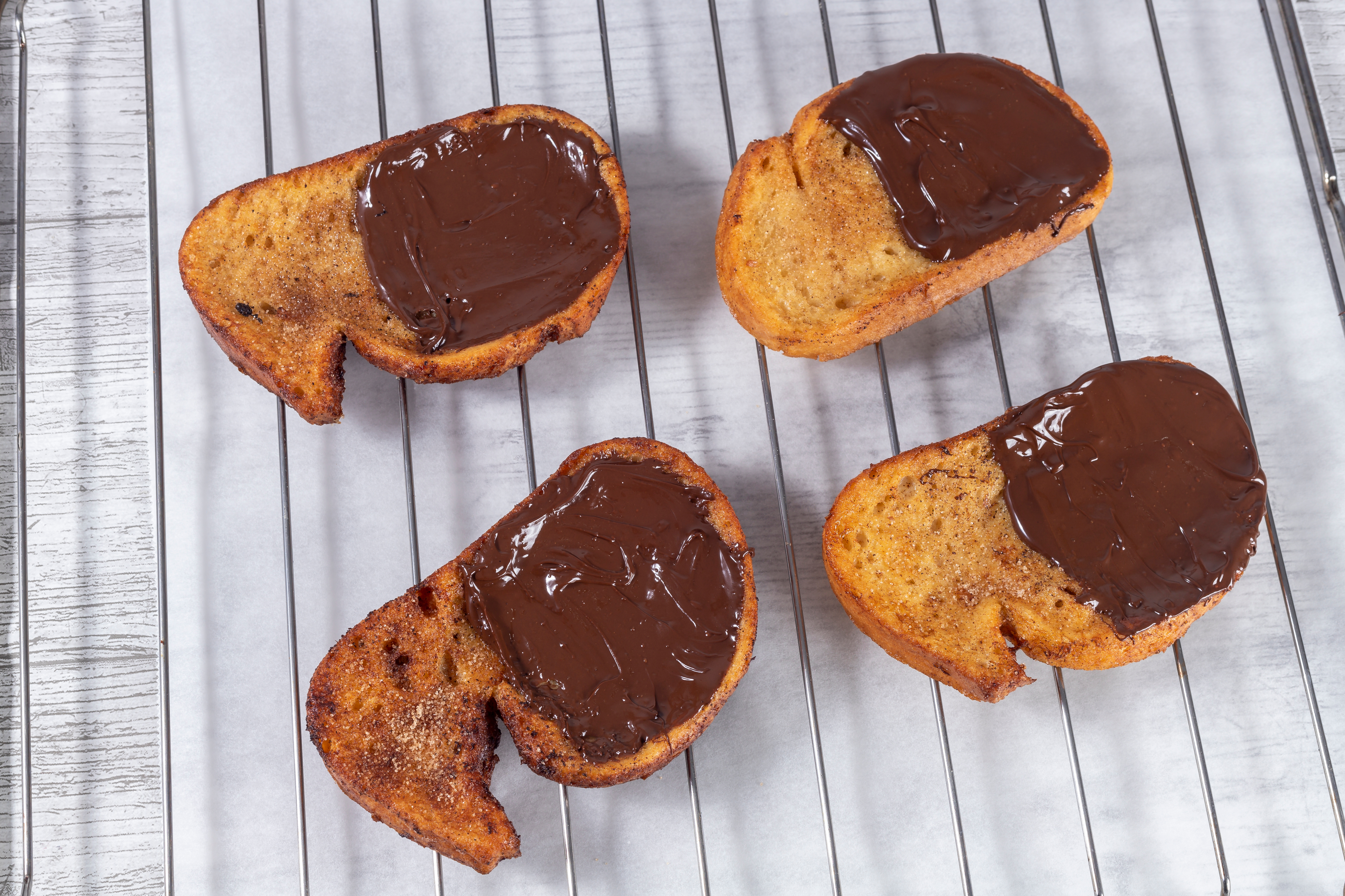 Torrijas de Semana Santa con toppging de chocolate
