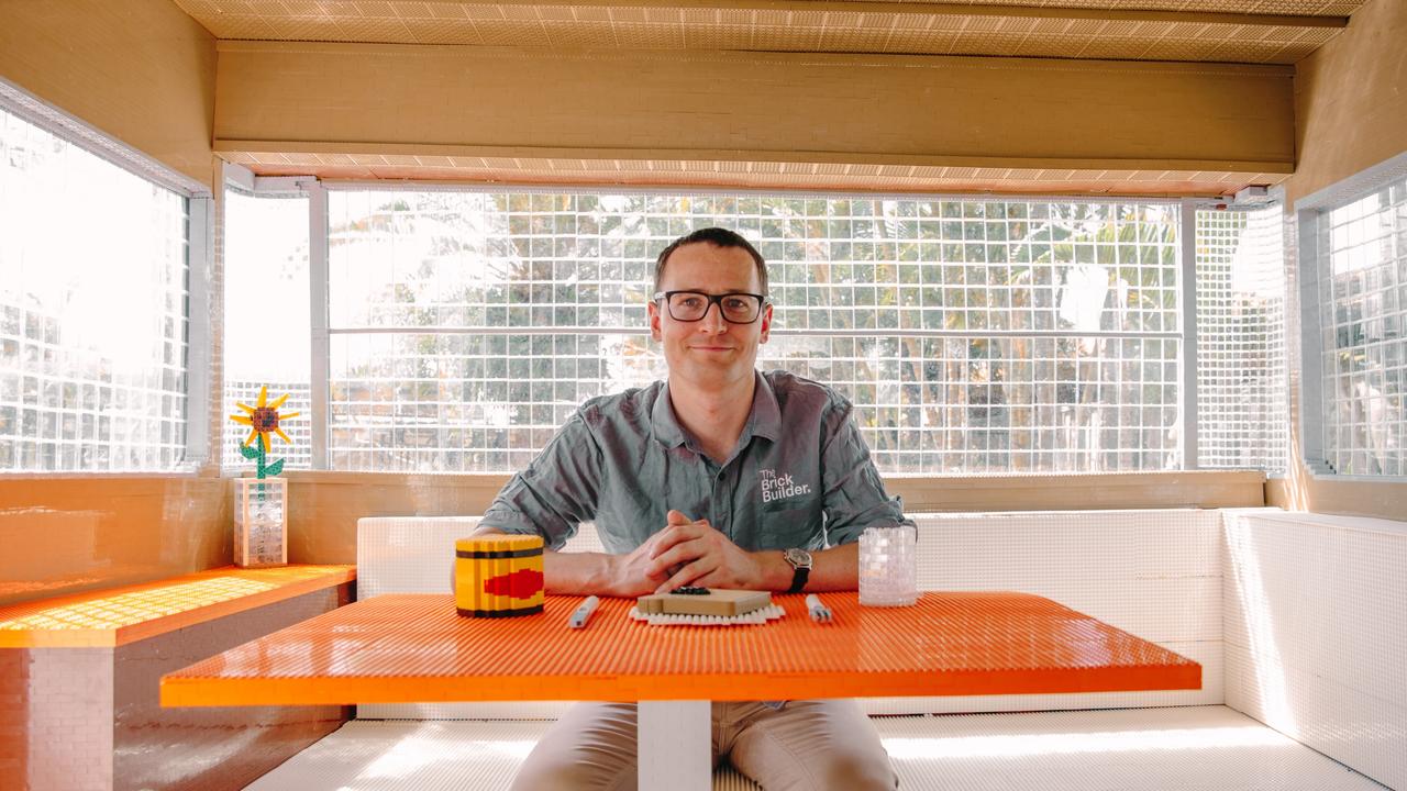 Ben Craig construyó la caravana de Lego más grande del mundo