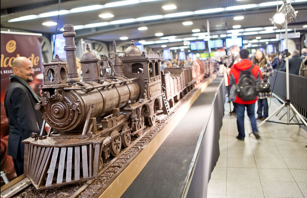 El tren de chocolate de Andrew Farrugia es la escultura de chocolate más grande